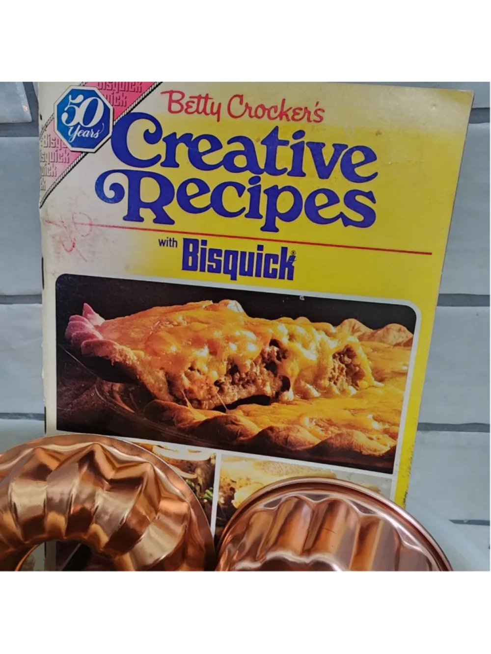 GlasBake Vignette. Includes 1-qt casserol, 3 copper-toned molds, Pot Holders